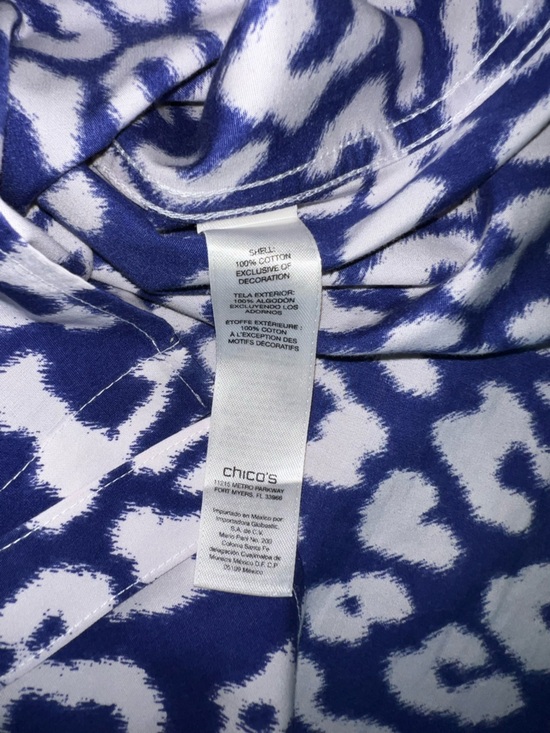 Chico's blue and white animal print button-down no iron blouse 3/4 sleeves 3(XL) - Picture 7 of 7